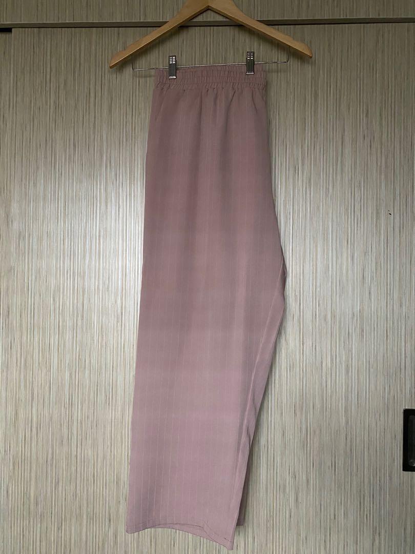 PLUS SIZE Pink Trousers/ Slacks Maldita (authentic) (Category: Other Bottoms) located in Quezon City. Submitted by chellyrido (Listing ID 1148799336, Image 2). Description: Maldita Pink Pinstripe Trousers - wide leg - color pink - fits size US 16 - 18 - only used once for an event Hi! I’m currently decluttering my closet. If you have any questions/inquiries please dm. Payment: GCash/BPI Delivery fee will be calculated via DM.