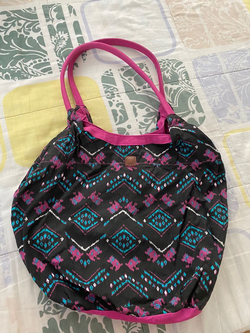 Roxy bag, Women's Fashion, Bags & Wallets, Beach Bags on Carousell
