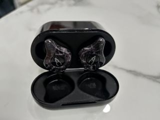 （分類：）位於 。 由 skrmuffin 提交（商品編號 1148683183，圖片 1）。簡介： 。