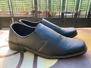 Sepatu Pantofel Kickers