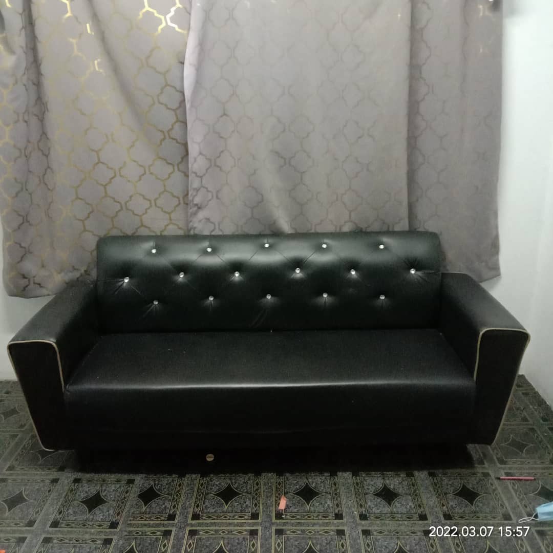 sofa to sell, Furniture & Home Living, Furniture, Sofas on Carousell