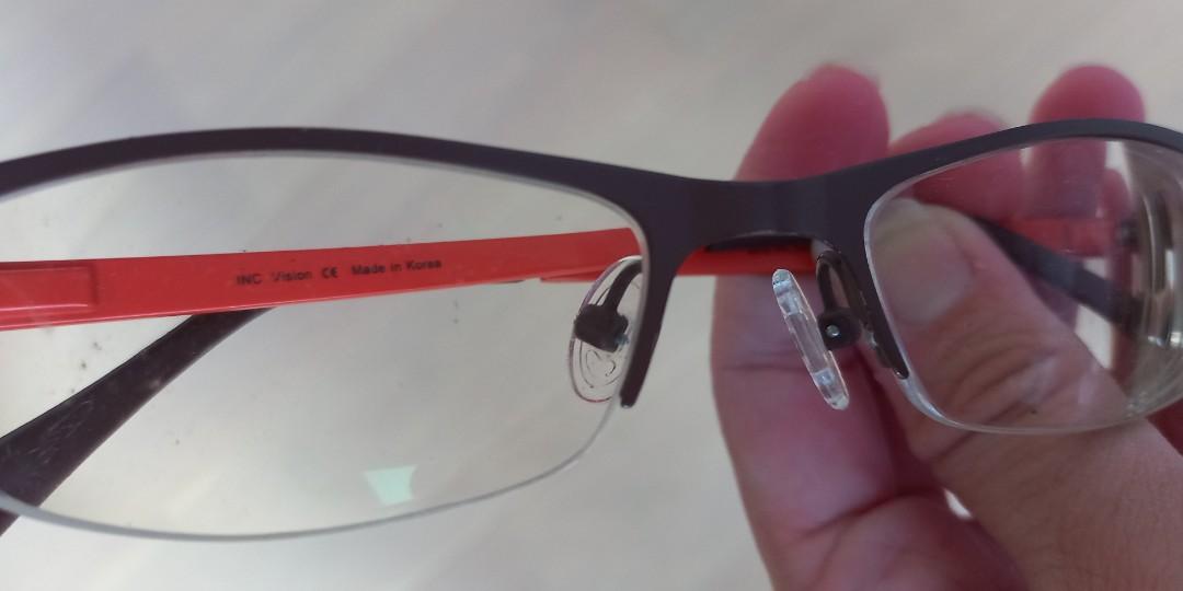 Spectacle Frames (Category: Sunglasses & Eyewear) located in Singapore. Submitted by adechua1 (Listing ID 1148836885, Image 4). Description: Price for one Four designs to choose Fix your own lens.