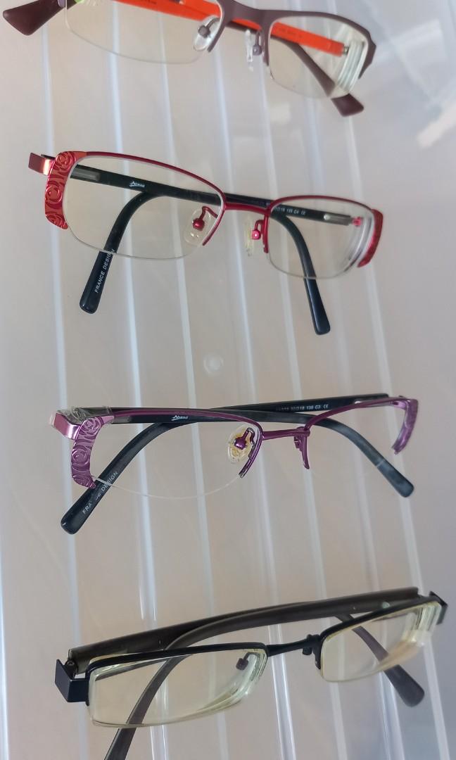 Spectacle Frames (Category: Sunglasses & Eyewear) located in Singapore. Submitted by adechua1 (Listing ID 1148836885, Image 1). Description: Price for one Four designs to choose Fix your own lens.