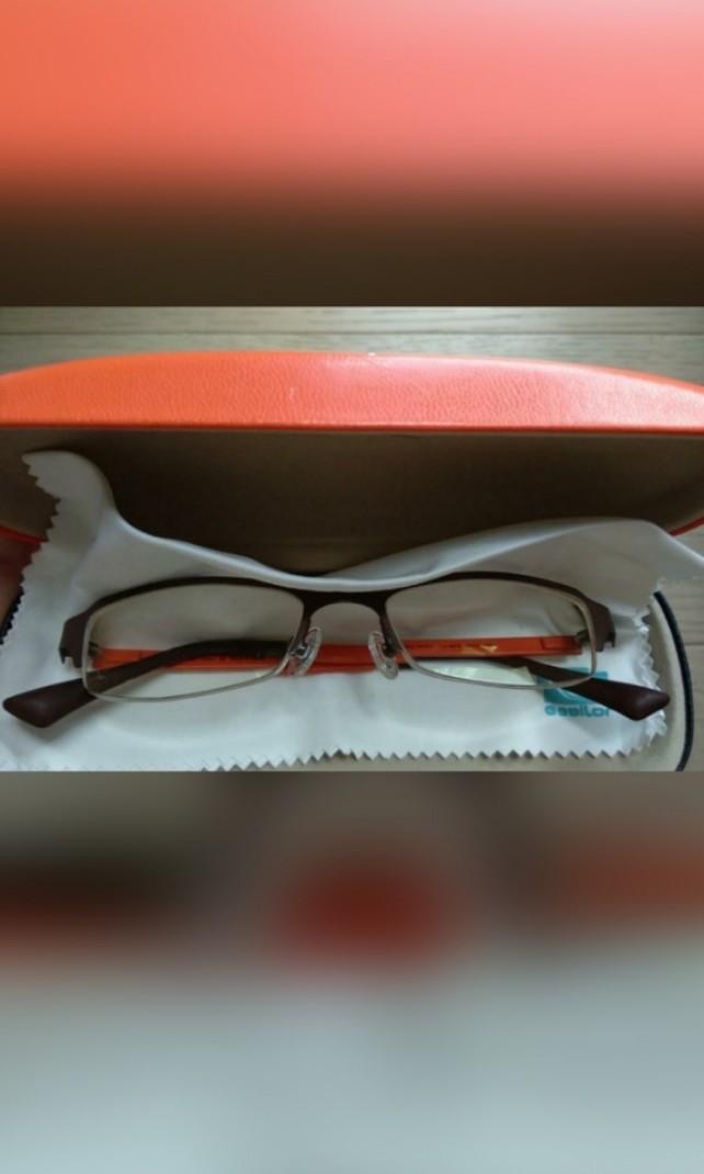 Spectacle Frames (Category: Sunglasses & Eyewear) located in Singapore. Submitted by adechua1 (Listing ID 1148836885, Image 3). Description: Price for one Four designs to choose Fix your own lens.