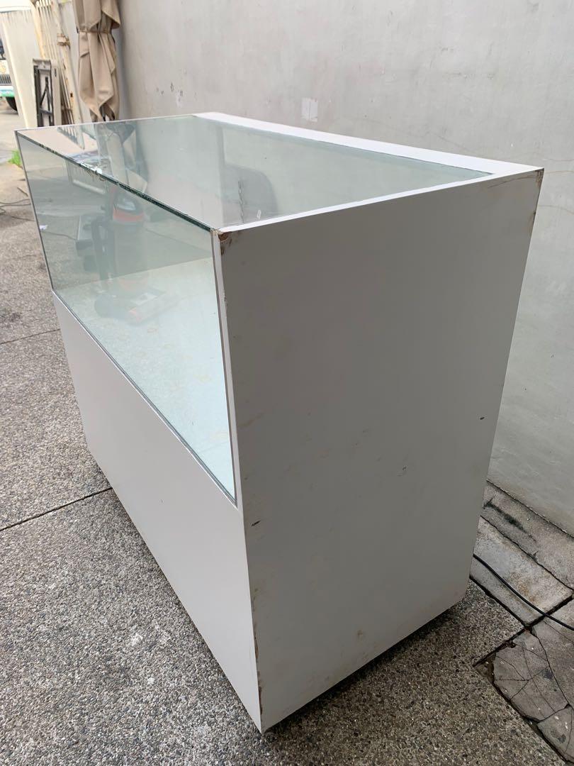 Stante Store Display Wood Frame Glass Front & Top w/ crack, Furniture