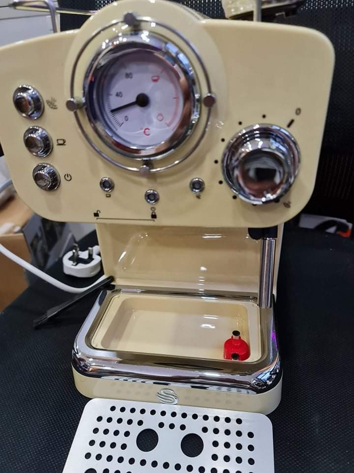 Swan coffee machine, TV & Home Appliances, Kitchen Appliances, Coffee