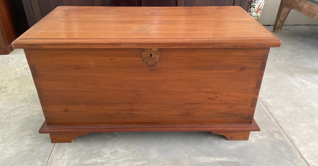 Treasure Chest, Furniture & Home Living, Furniture, Shelves,