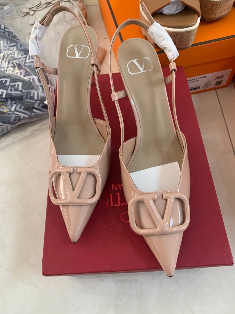 V@l3nt1n0 heels, Women's Fashion, Footwear, Heels on Carousell