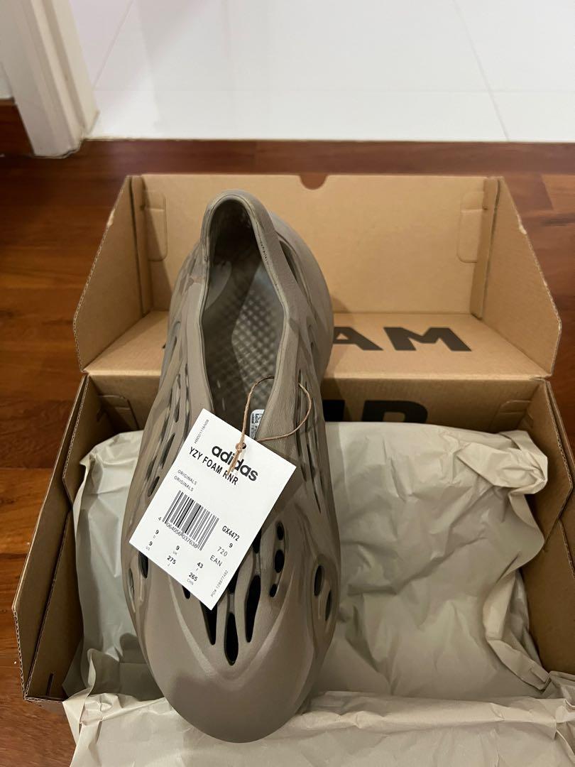 Yeezy Foam Runner Stone Sage, Men's Fashion, Footwear, Flipflops and Slides  on Carousell
