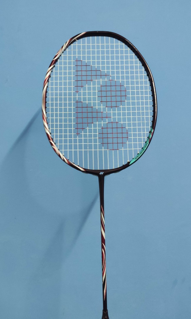 Yonex Astrox 100ZZ Kurenai 4U, Sports Equipment, Sports & Games