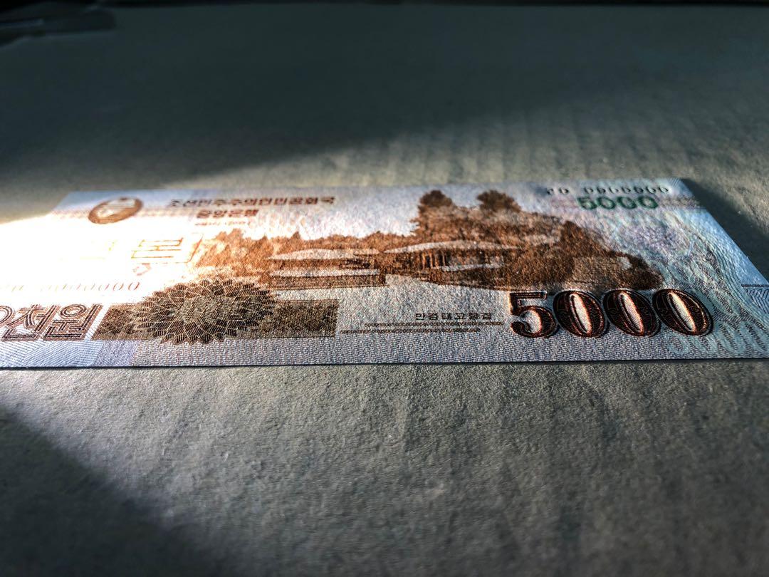 經典絕版世界錢幣系列）平壤政府北韓人民銀行2013年首發字冠0000000 韓元原裝大面額紙幣樣鈔5000 韓圓強勁凹凸紋雪白無黃保證到級UNC品相