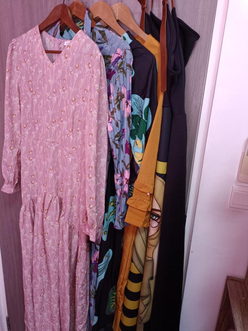 Bundle Set C (Category: Dresses) located in Singapore. Submitted by nadia.mdarif (Listing ID 1148917287, Image 1). Description: Women tops fit to size L and XL. Used few times or brand new. Washed and pack individually. No return or exchange once purchase..