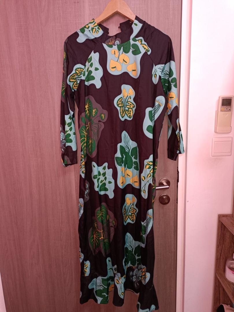 Bundle Set C (Category: Dresses) located in Singapore. Submitted by nadia.mdarif (Listing ID 1148917287, Image 4). Description: Women tops fit to size L and XL. Used few times or brand new. Washed and pack individually. No return or exchange once purchase..