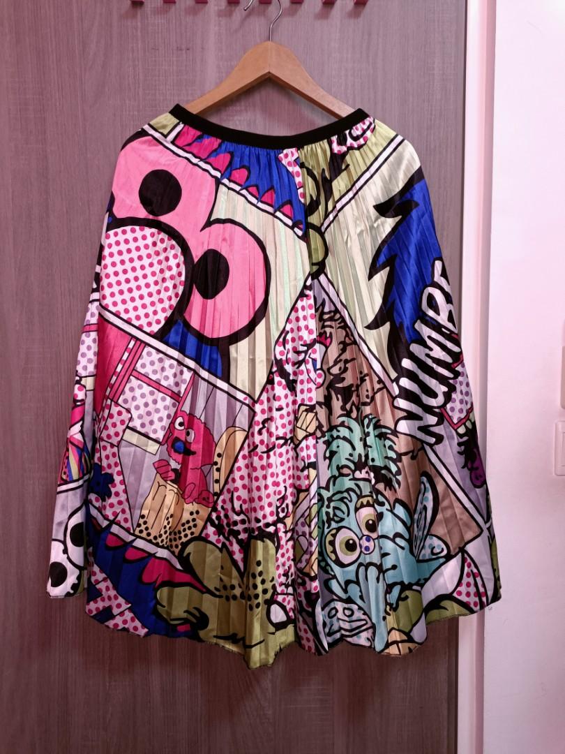 Bundle Set D (Category: Skirts) located in Singapore. Submitted by nadia.mdarif (Listing ID 1148920830, Image 6). Description: Women long skirt fit to size L. Used few times or brand new. Washed and pack individually. No return or exchange once purchase..