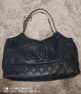 (Category: ) located in . Submitted by Handbags_90 (Listing ID 1148919337, Image 1). Description: .