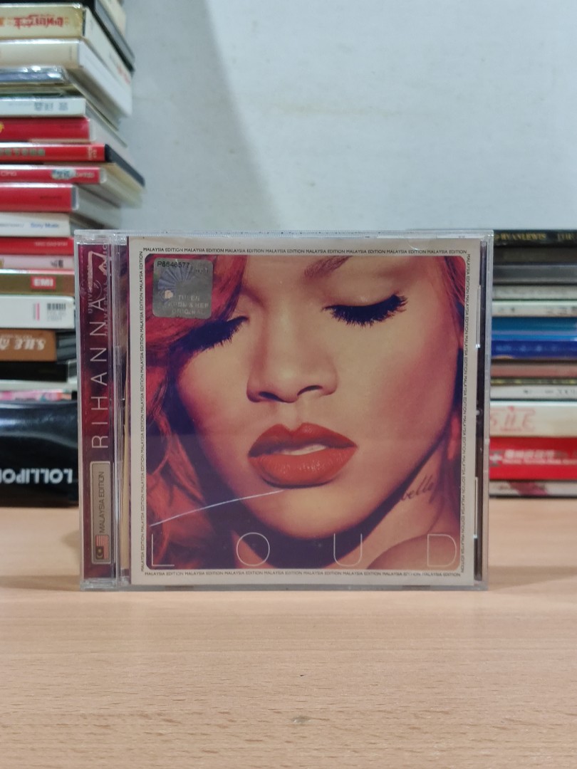 (CD) Rihanna Loud, Hobbies & Toys, Music & Media, CDs & DVDs on Carousell