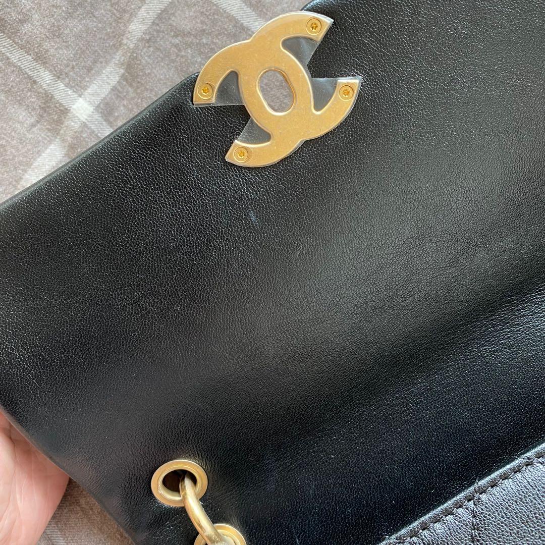 Chanel Flap bag (Category: Bags & Wallets) located in Singapore. Submitted by woreoncenontwice (Listing ID 1149020249, Image 2). Description: full set condition as pic highly sought after piece that you couldnt hv get without reserving with SA Vintage chain . able to shoulder carry and sling signature chanel gold black.