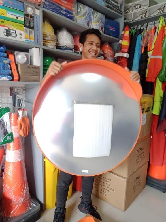 Convex mirror 25 (Category: Construction Tools & Equipment) located in Bacoor. Submitted by __CLaude__ (Listing ID 1148919817, Image 1). Description: direct supplier Polycarbonate (PC) Convex Mirrors are virtually unbreakable . Traffic Convex Mirror (Outdoor Mirror) can be used in road corner, intersection , parking lots etc in order to avoid accidents. Equipped with adjustable swivel and mounting bracket for infinite adjustment. available sizes 