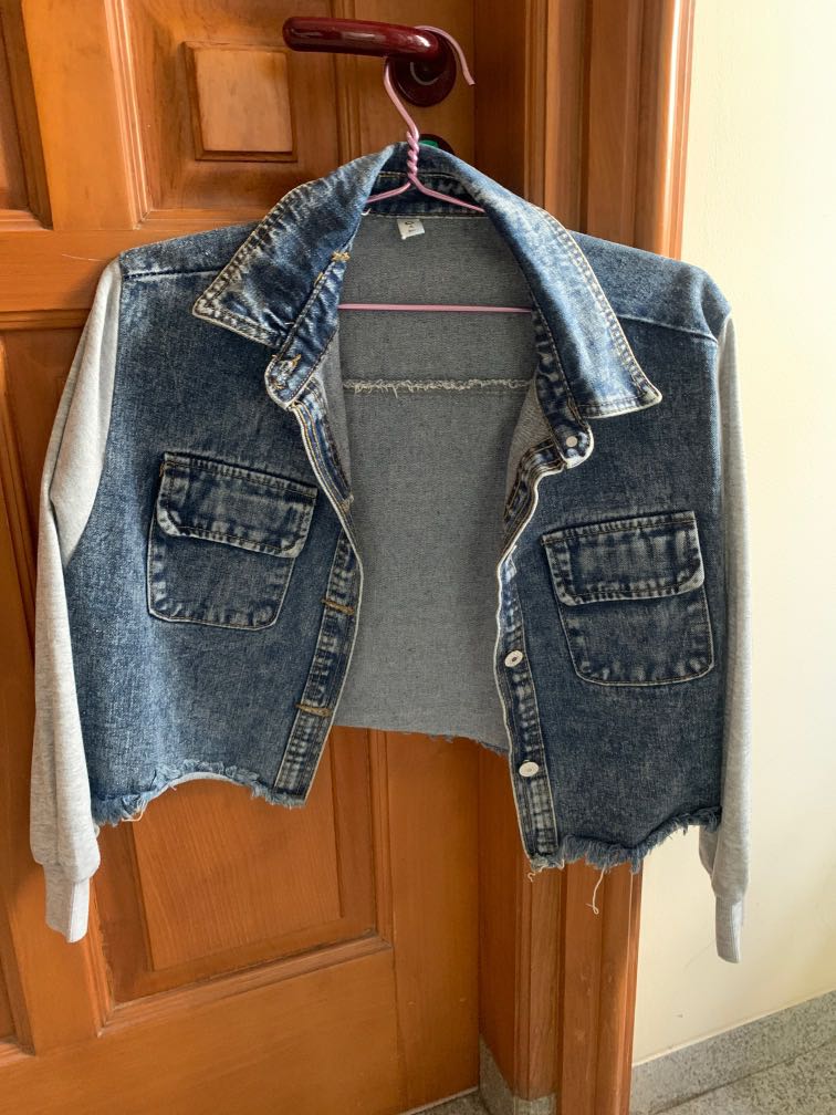 Cropped denim jacket, Fesyen Wanita 