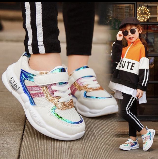 Girls with shoes online