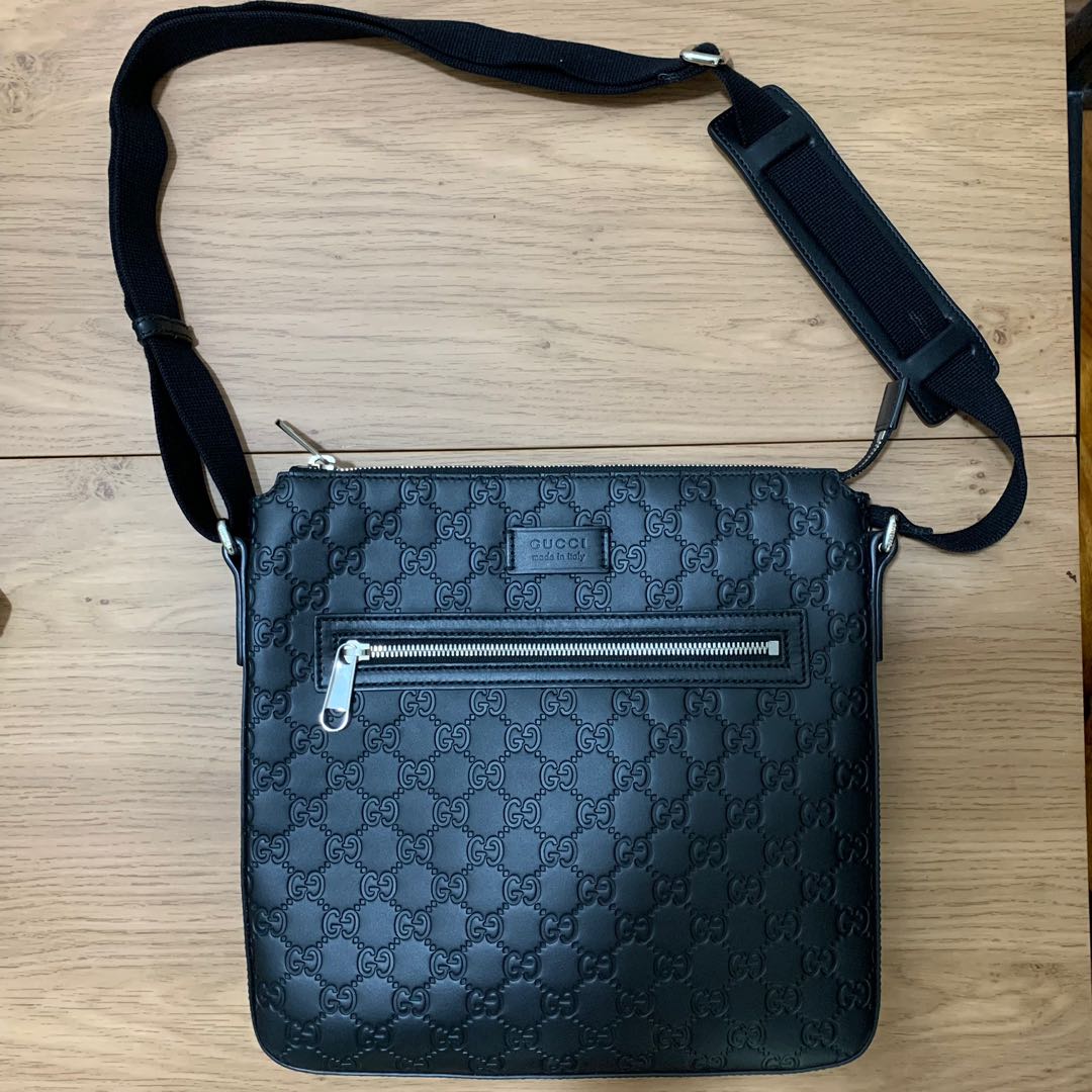 Gucci signature best sale leather messenger bag
