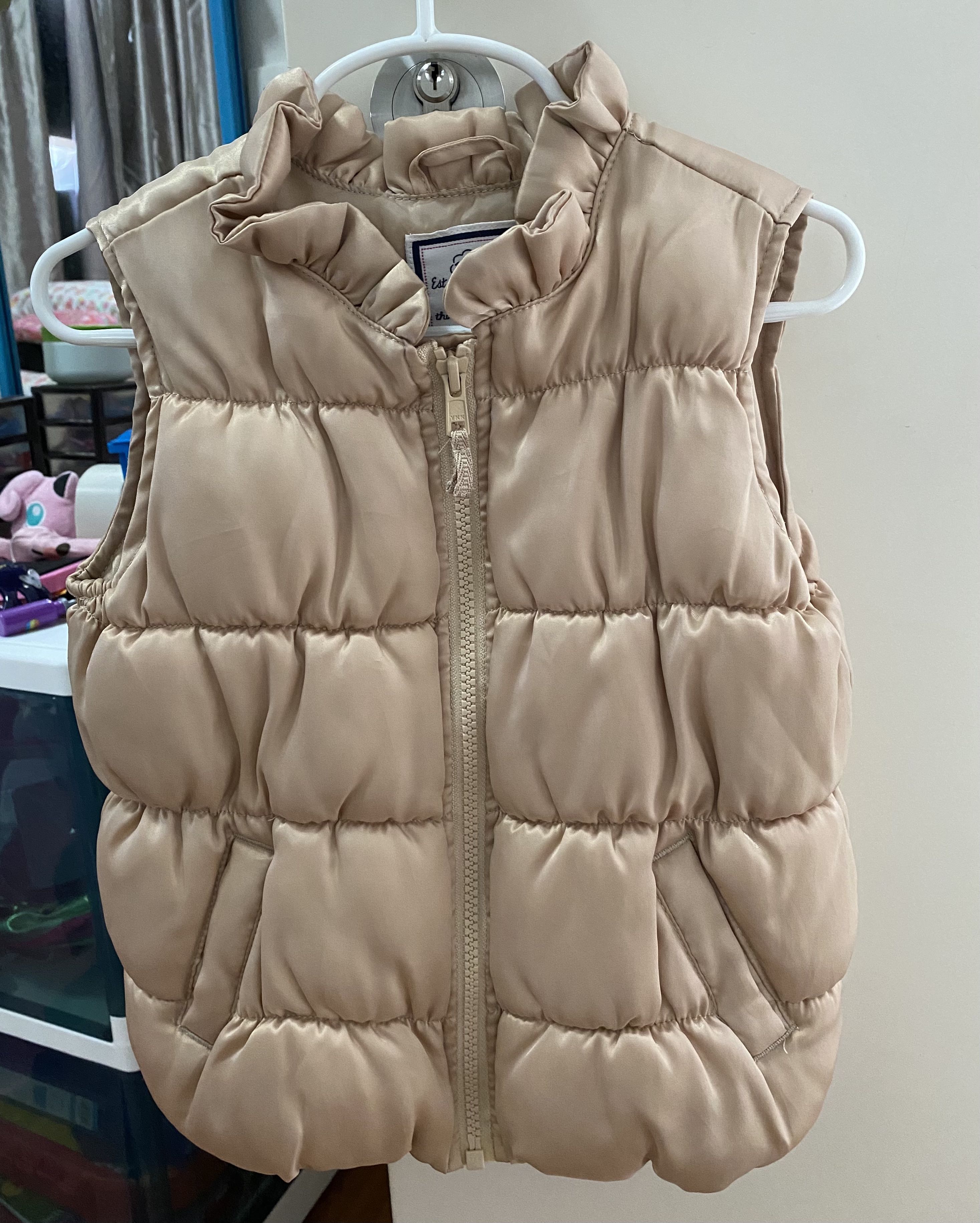 Gymboree - Girl Puffer Vest size 4 