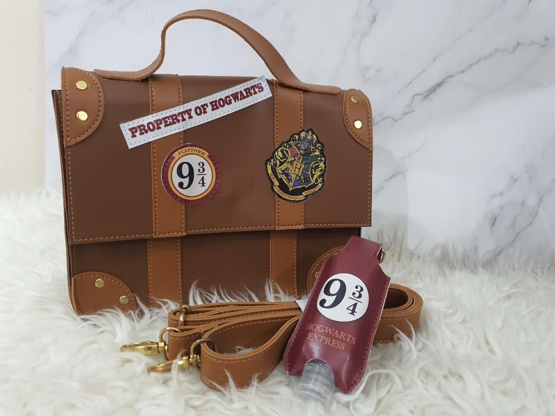 Harry potter sling bag hogwarts + hand sanitizer, Fesyen ...