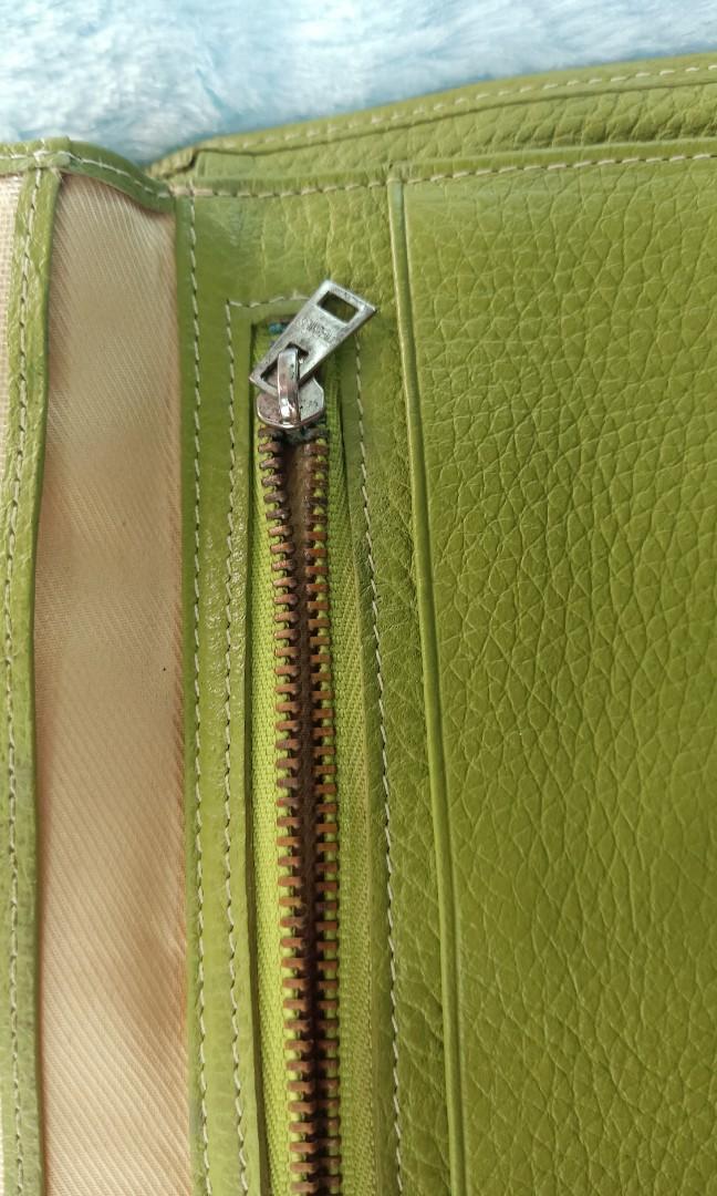 Hermes Bi fold Wallet (Category: Luxury Bags & Wallets) located in Mexico. Submitted by indaymurayta888 (Listing ID 1148900323, Image 3). Description: Well used HERMES Bi-Fold wallet inclusion: None 12 Card Slots 4pockets Rate 8/10 Strictly NO RETURN NO EXCHANGE POLICY.