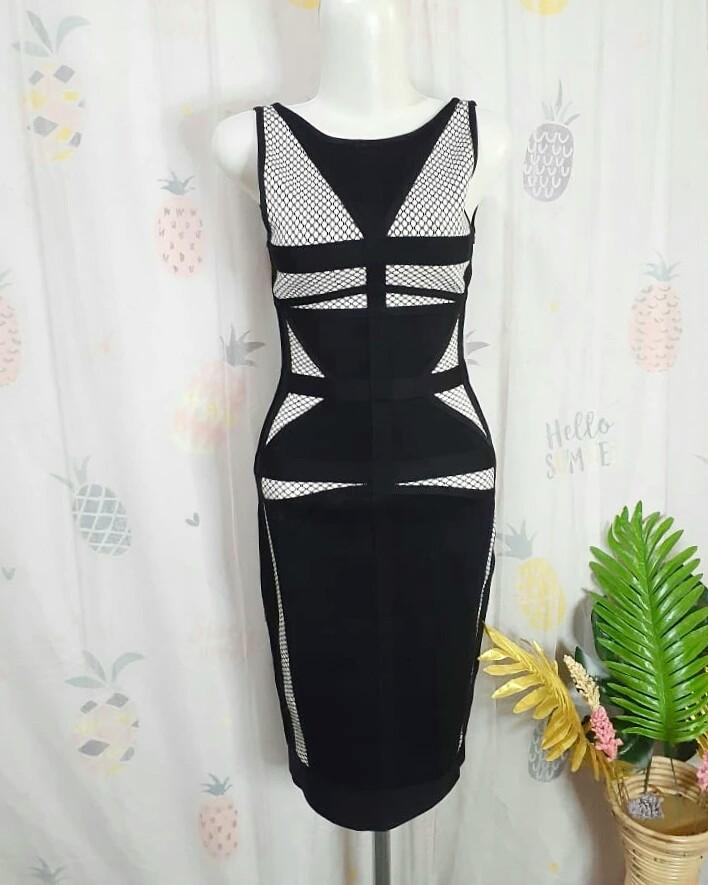 Herve lerge look a like bodycon dress 