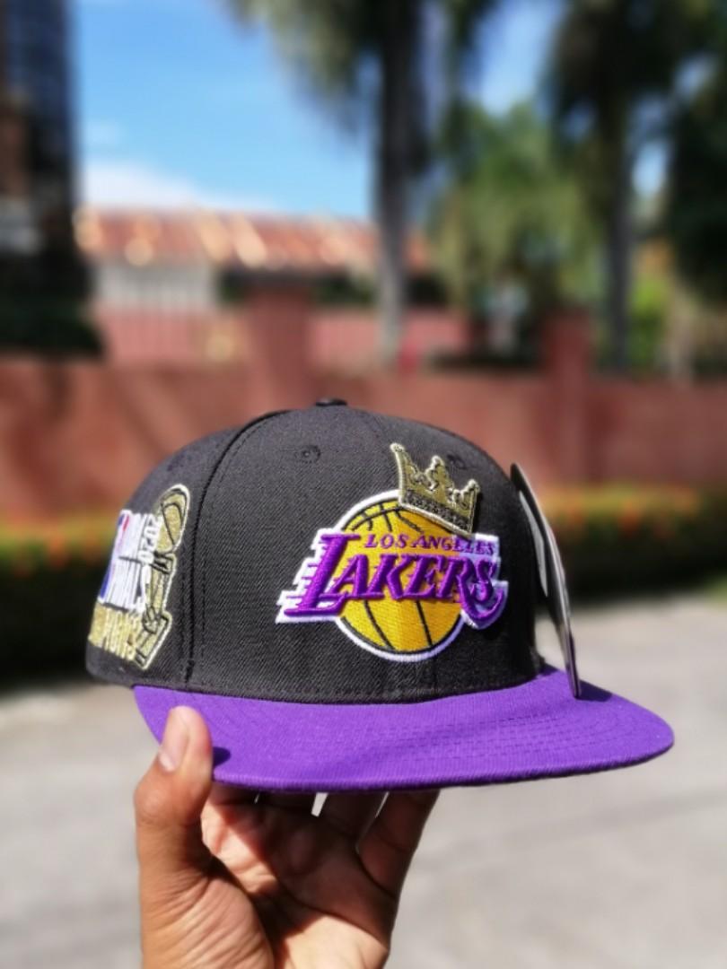 Los Angeles Lakers Pro Standard Team Logo Snapback Hat - Gold