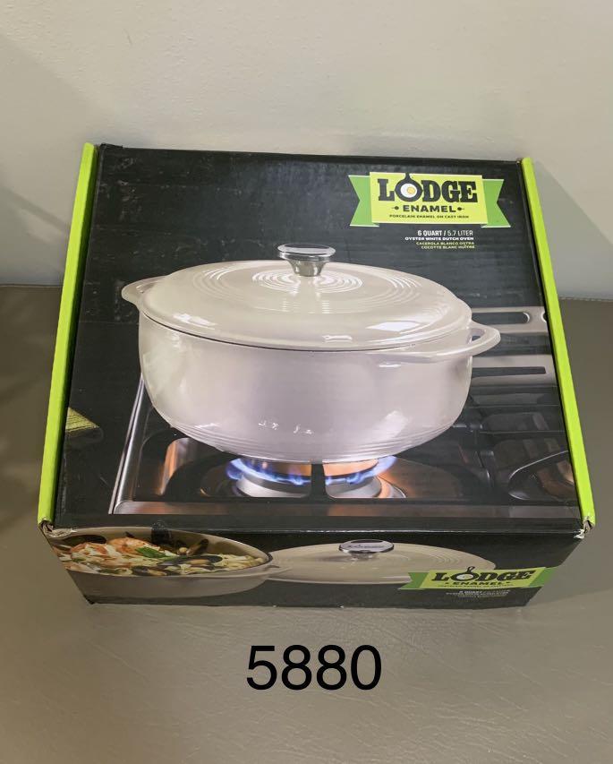 Lodge dutch oven white, Furniture & Home Living, Kitchenware