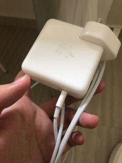 MacBook Pro charger 61W USB-C