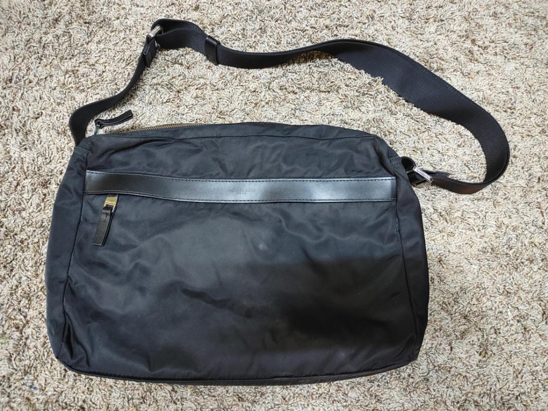 Michael Kors messenger Bag (Category: Sling Bags) located in Valenzuela. Submitted by _myperfectstuff (Listing ID 1148925388, Image 1). Description: PM me for more details.