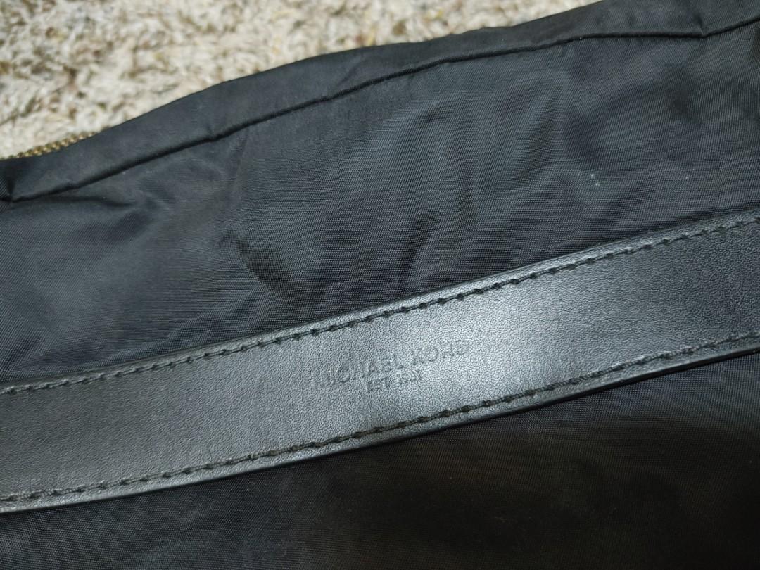 Michael Kors messenger Bag (Category: Sling Bags) located in Valenzuela. Submitted by _myperfectstuff (Listing ID 1148925388, Image 2). Description: PM me for more details.