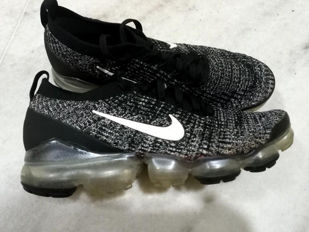 vapormax bubble yellowing
