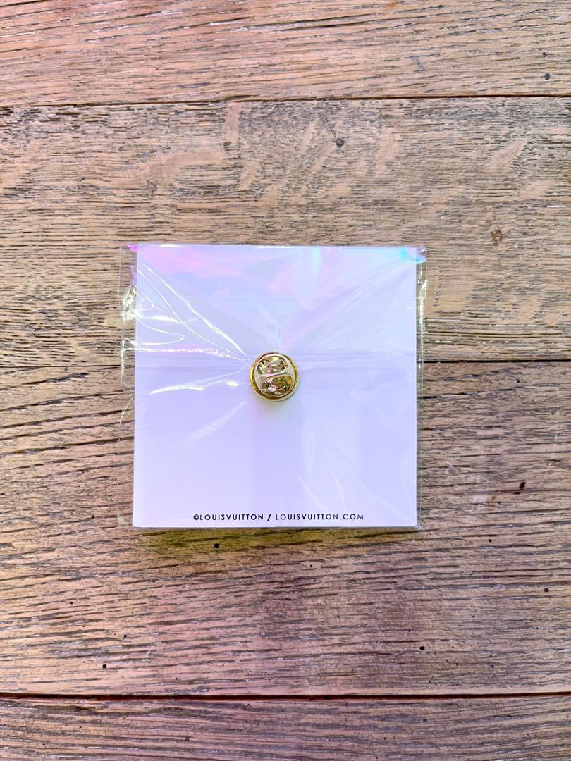 PIN'S LOUIS VUITTON TAKASHI MURAKAMI MOCA HANDS BROOCH LIMITED EDITION MOCA  2007 Golden Metal ref.501005 - Joli Closet