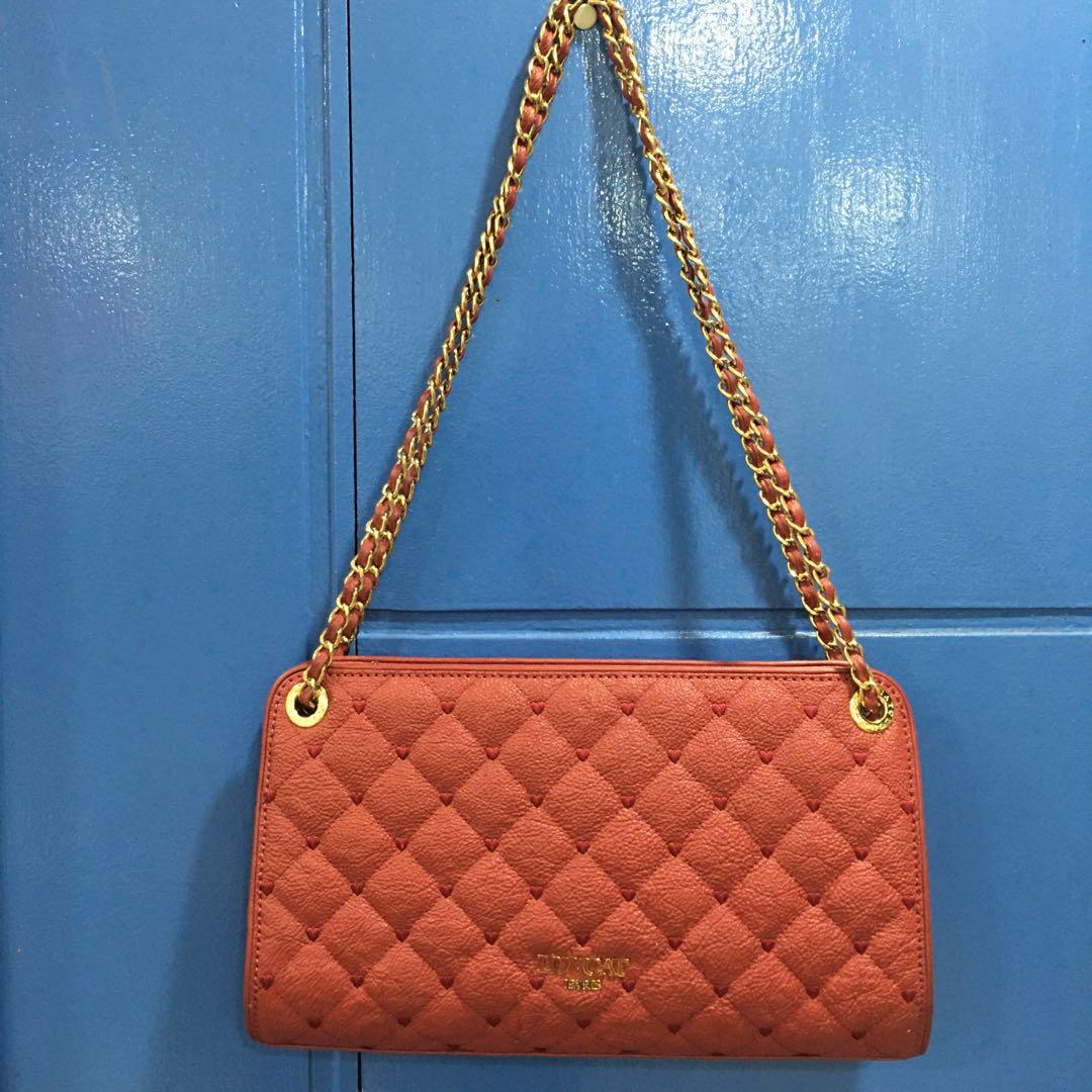 pre-0wned Lovcat Sling Bag (Category: Cross-body Bags) located in Manila. Submitted by imjunelo (Listing ID 1148896206, Image 1). Description: .