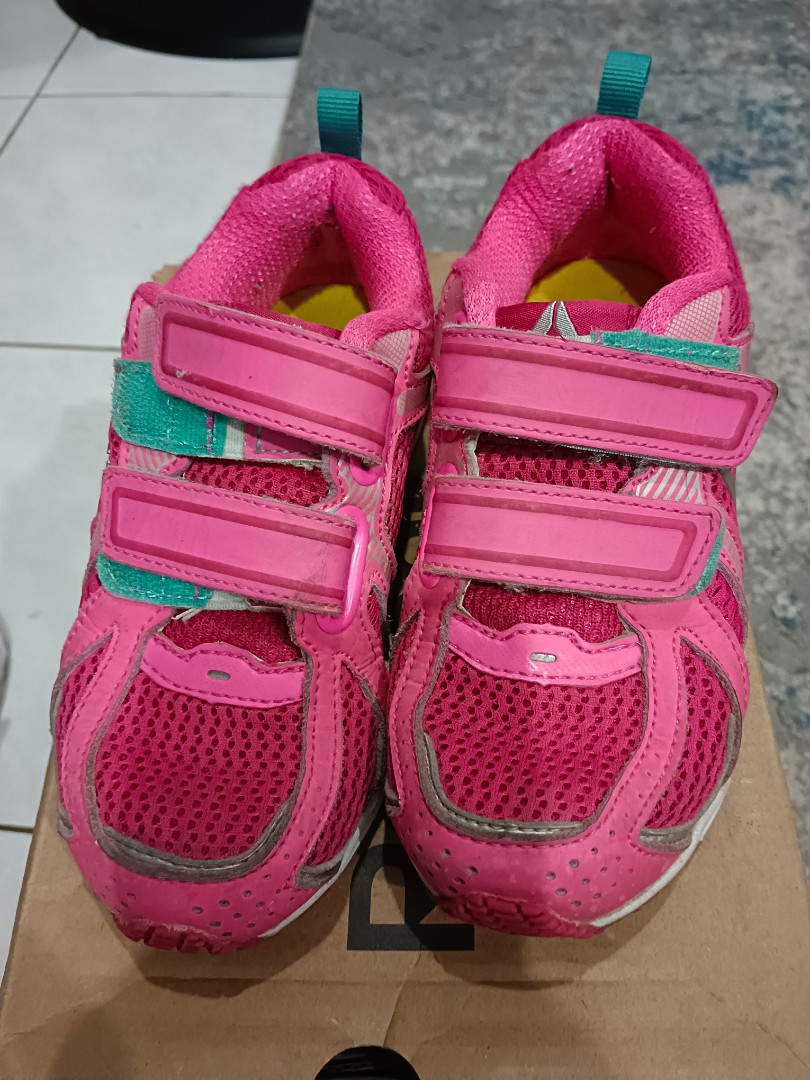 Reebok girl hot sale shoes