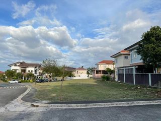  REsale super Prime Corner lot 250sqm  in South  forbes Villas  few lots away from Gate 2 