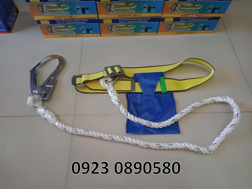 Safety belt with hook 009 (Category: Construction Tools & Equipment) located in Bacoor. Submitted by __CLaude__ (Listing ID 1148904658, Image 1). Description: direct supplier safety belt with hook safety harness 2hook single hook Features: Made of high strength material, resistant to abrasion, acid and alkali. Strong security, load bearing weight up to 15kg. With two hanging points: back and front. More convenient for falling suspension operation