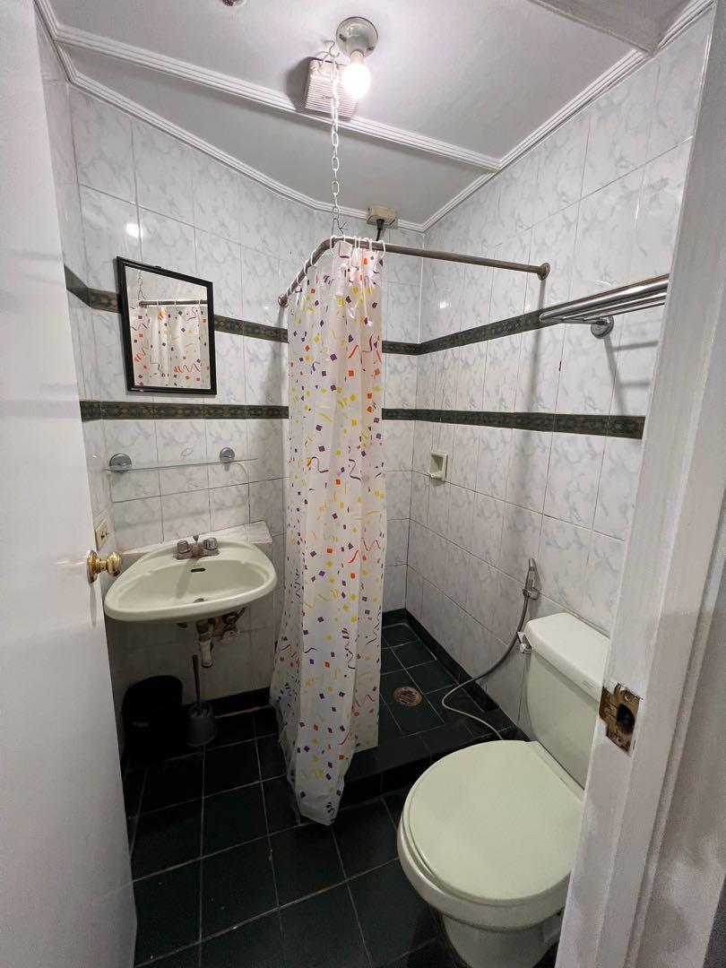 Studio unit for rent at Asian Mansion 2, dela rosa st. Legaspi Village