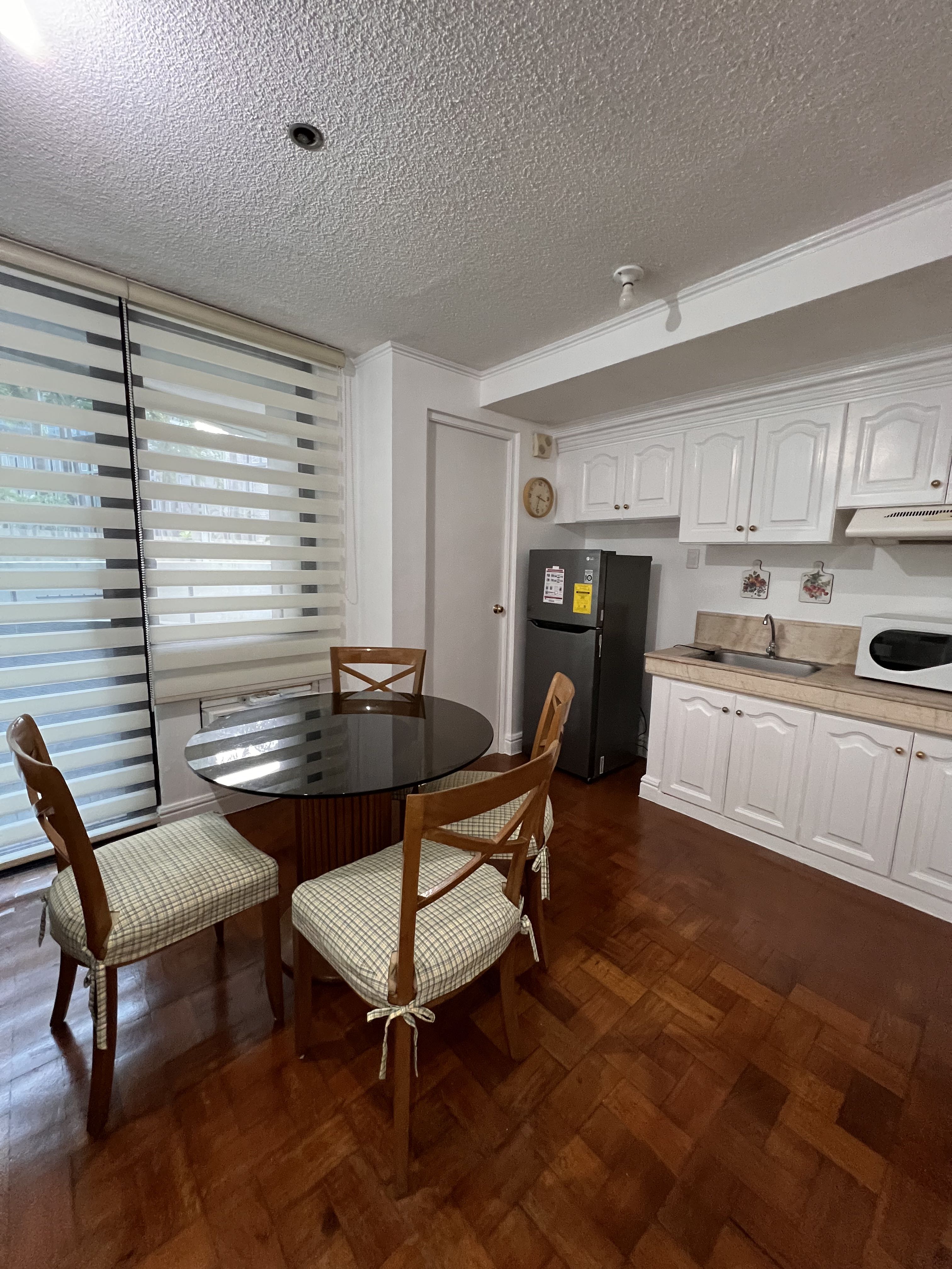 Studio unit for rent at Asian Mansion 2, dela rosa st. Legaspi Village