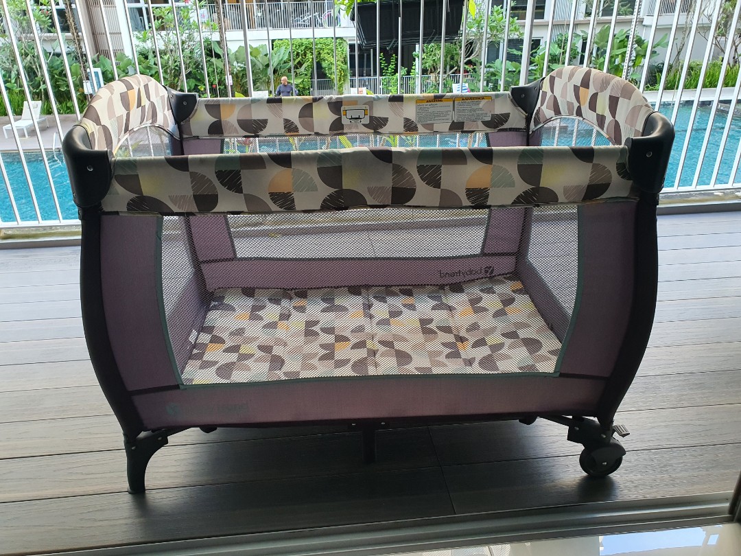 Travel Play pen / Cot, Babies & Kids, Baby Nursery & Kids Furniture