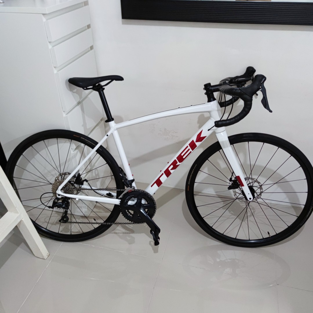 Trek white road bike store