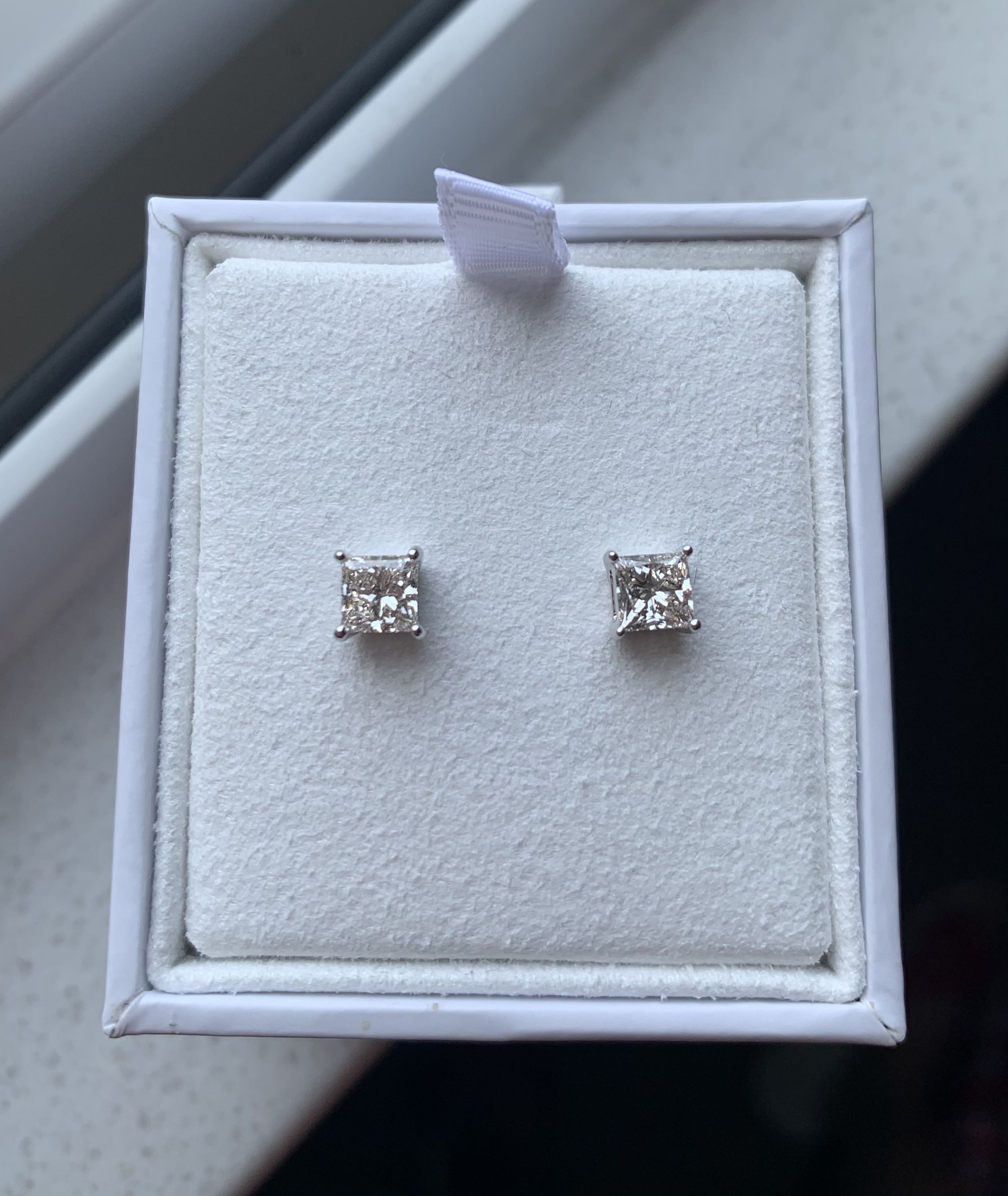 14k 1ct De Beers Lightbox