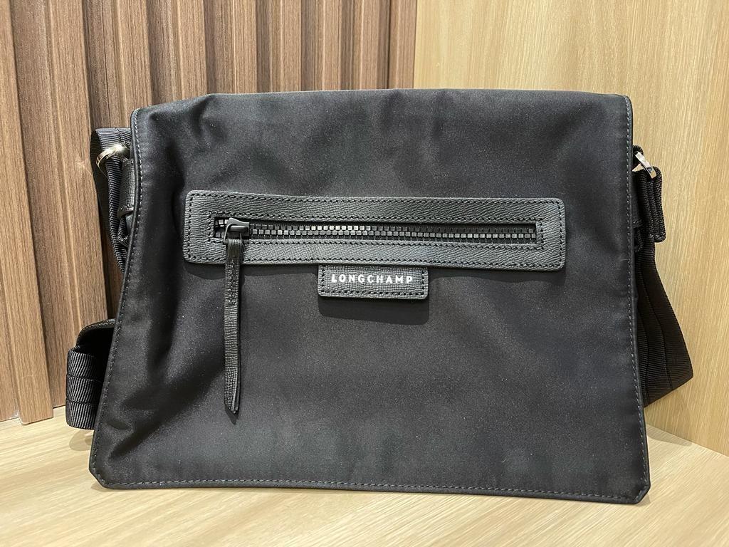 Longchamp postman messenger bag deals