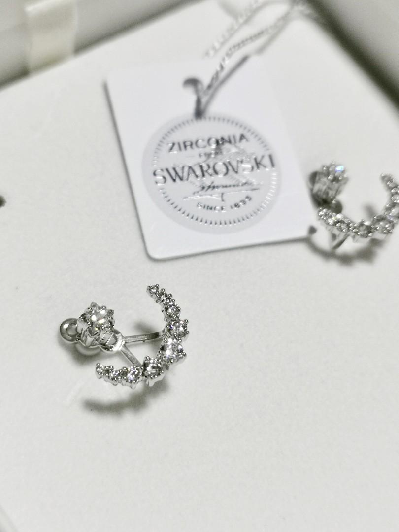 Atelier Swarovski Earrings by Penelope Cruz as seen on Crash Landing on You