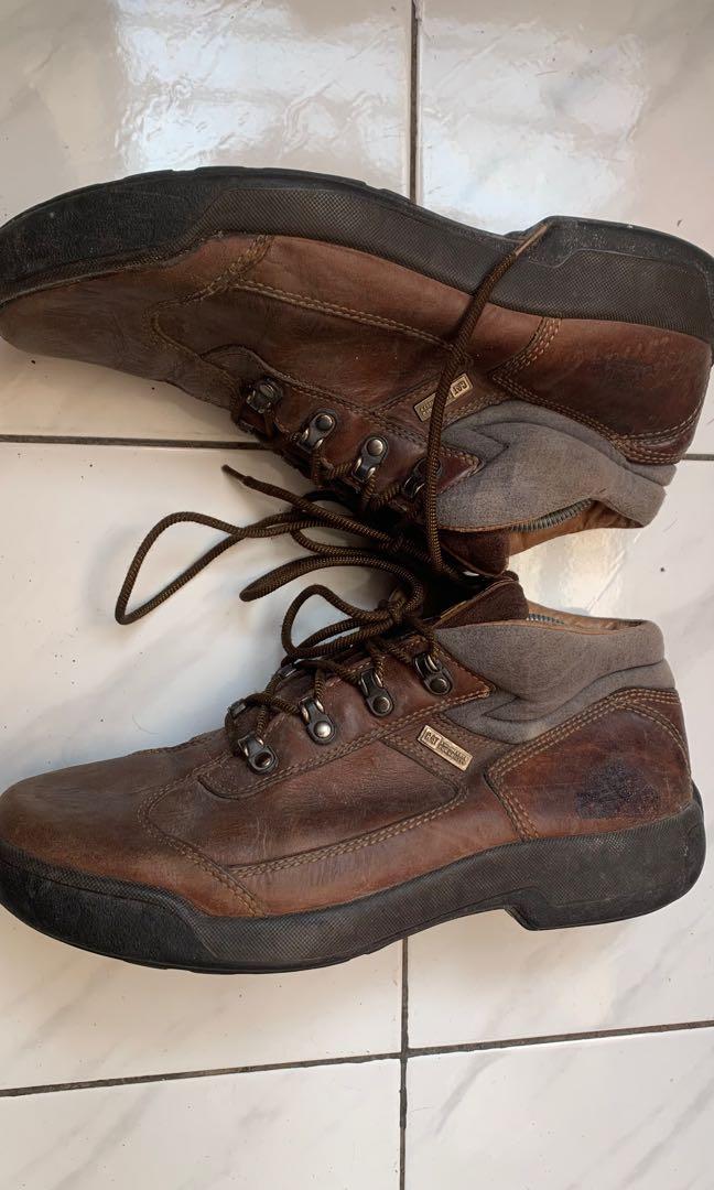 caterpillar hiking boots