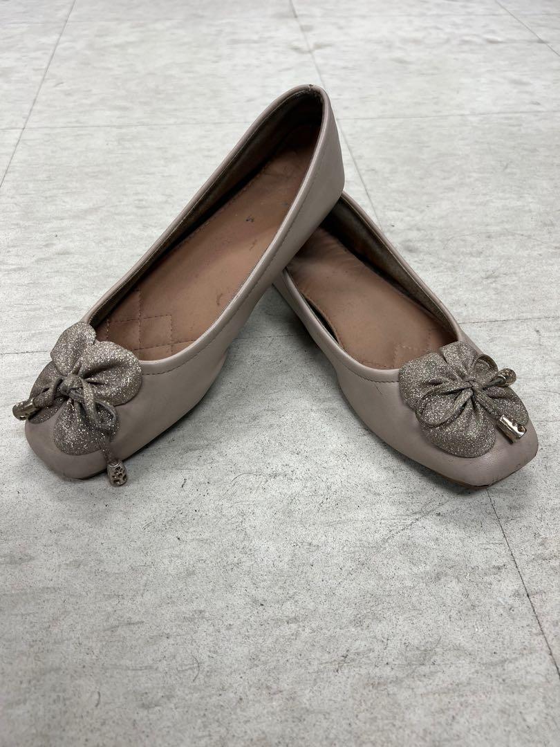Figlia Super Used (Category: Flats & Sandals) located in Manila. Submitted by calebabraham (Listing ID 1149069750, Image 1). Description: .