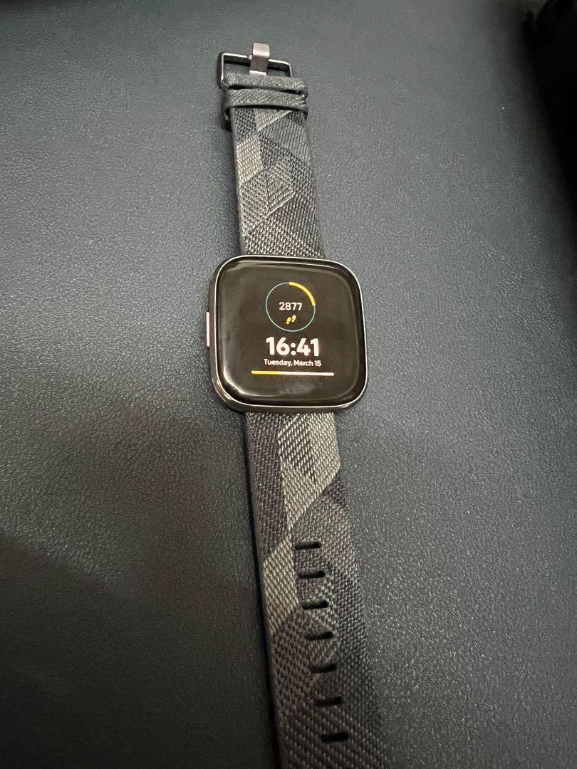 Fitbit versa 2025 louis vuitton band